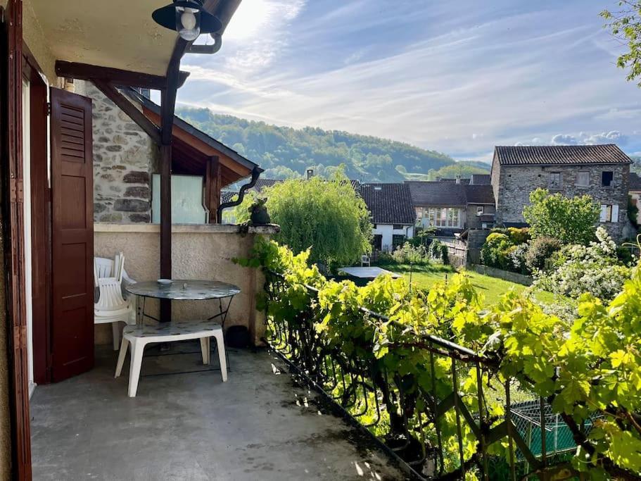 La Petite Ourse Maison De Village A Oust Exterior foto