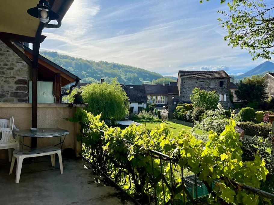 La Petite Ourse Maison De Village A Oust Exterior foto