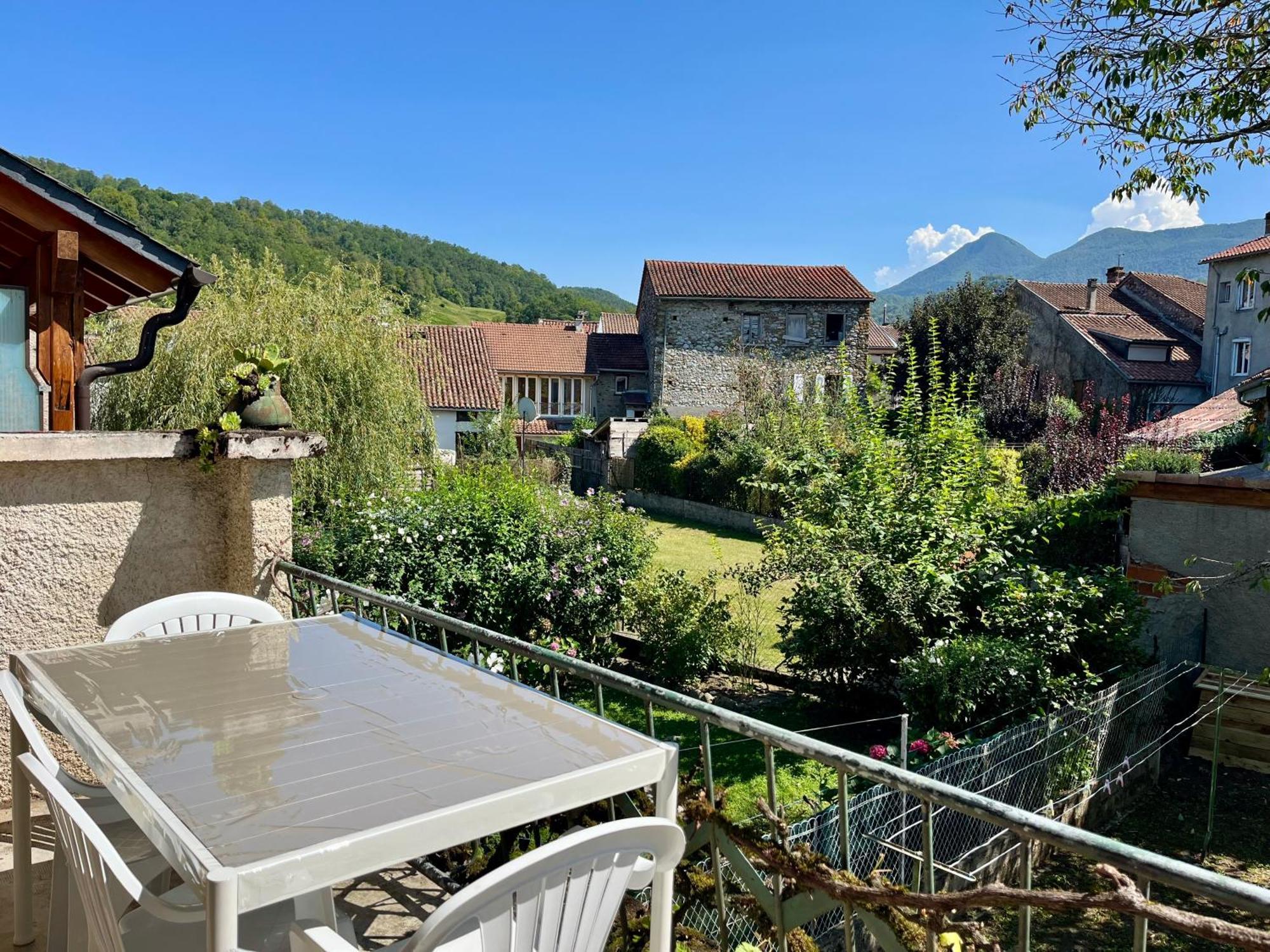 La Petite Ourse Maison De Village A Oust Exterior foto